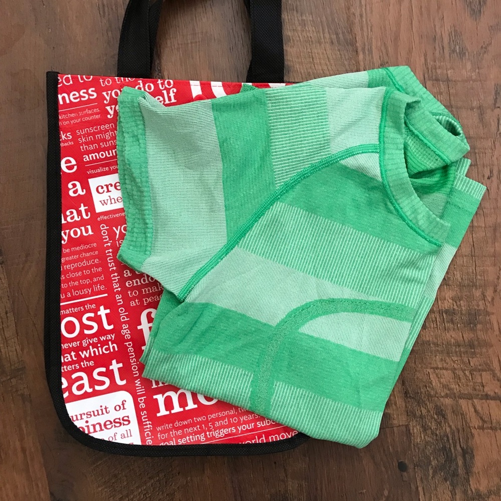 Lululemon green stripe T-shirt sz 4